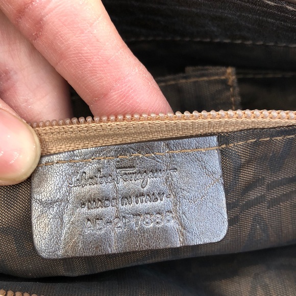 Salvatore Ferragamo pewter pebbled leather clutch - Picture 8 of 8